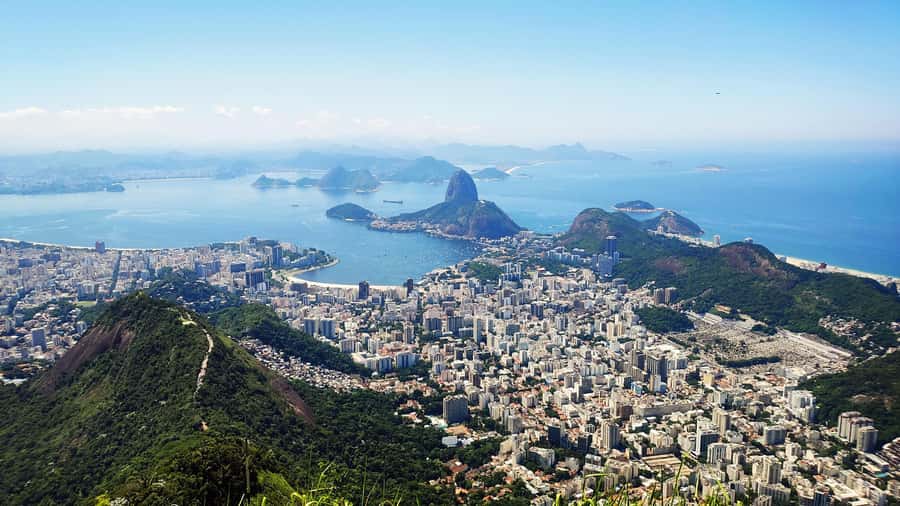 Rio: Maracanã Stadium & Christ the Redeemer by Rack Railway - Guide languages and commentary