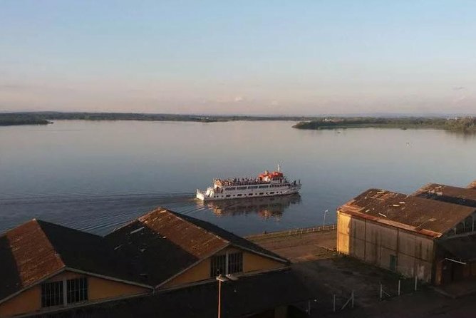 Sailing in Guaíba with White Swan Boat - Porto Alegre - Seeing Porto Alegre from the Guaíba
