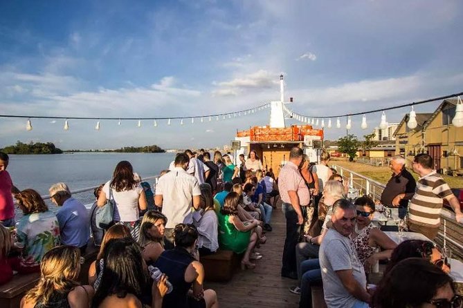 Sailing in Guaíba with White Swan Boat - Porto Alegre - Ilha da Pintada and the story told on board