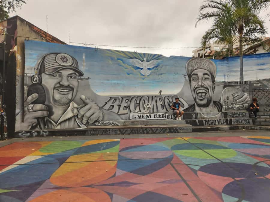 São Paulo: Bar and Street Art Crawl with Local Guide - Local bars, Brazilian drinks, and small bites