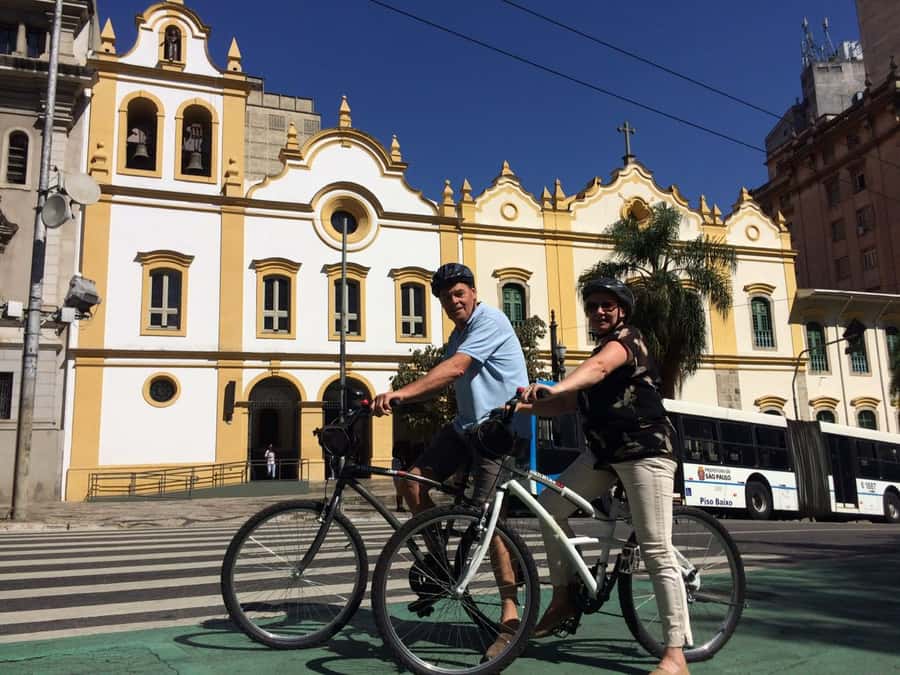 São Paulo: Downtown Historical Bike Tour - Luz Station, Pinacoteca, and Luz Park