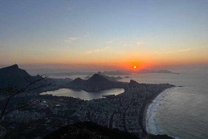 Sunrise at Morro 2 Irmãos - Vidigal - Rio de Janeiro - Why sunrise from Morro Dois Irmãos is worth the early alarm