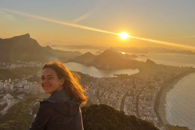 Sunrise at Morro 2 Irmãos - Vidigal - Rio de Janeiro - What the guides add to the morning